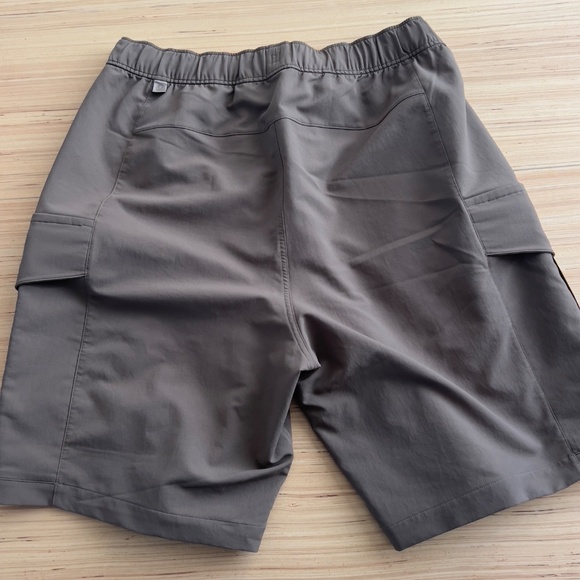 Lululemon VersaTwill Cargo Pocket Short Green Men's Size L Athleisure Athletic - Picture 5 of 8